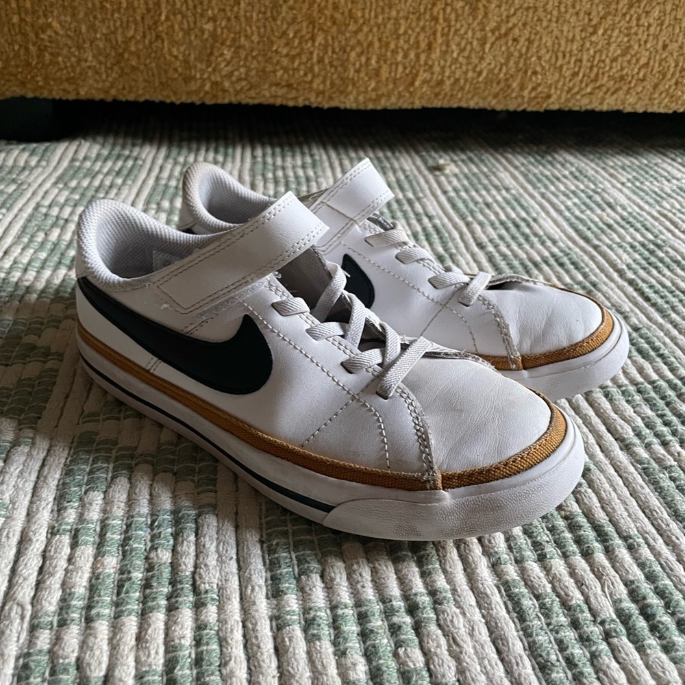 Nike Court Legacy sneakers